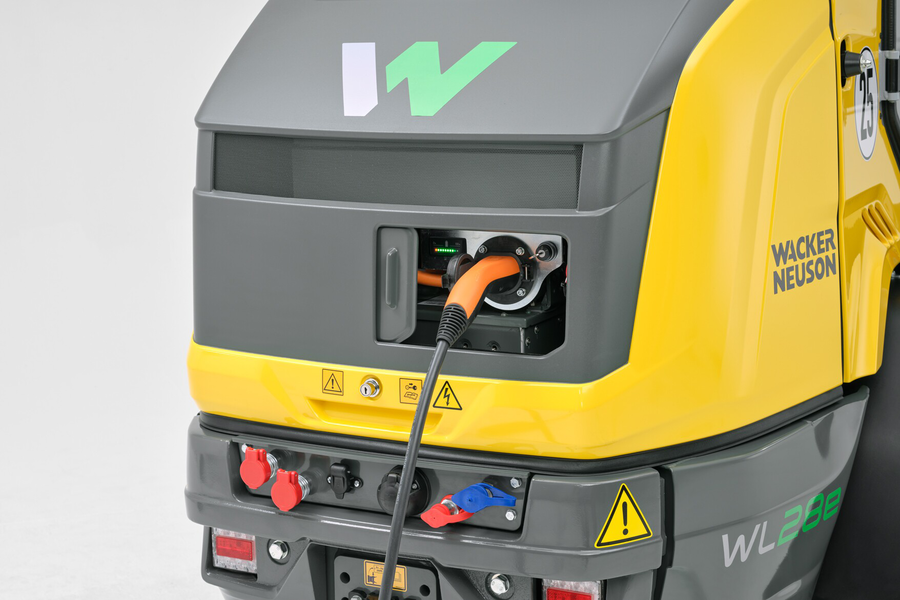 Wacker Neuson wheel loader WL28e charging process, studio